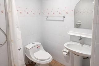 Budget Beach Apartments Walk to Cafes & Shops - 7