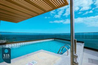 Quarto e sala vista mar a passos da Praia da Barra - 7