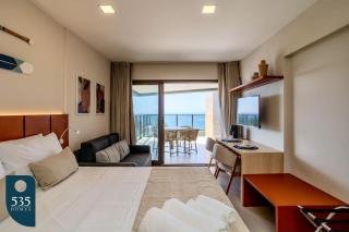 Quarto e sala vista mar a passos da Praia da Barra - 3