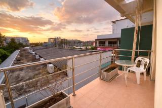 Budget Beach Apartments Walk to Cafes & Shops - 2