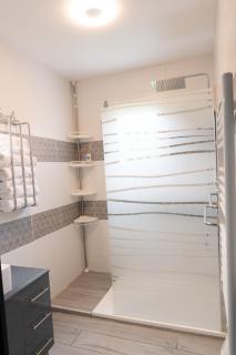 Suite romantique La Maison de Flora SPA intérieur, jardin et lit King size - 4