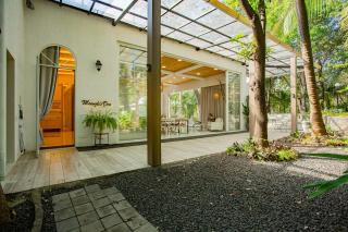 Mowgli Glass Den - 9