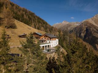 Leni Mountain Chalet - 9