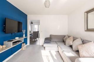 Modern 2-Bed Home in Swansea, Perfect for Families & Groups by 53 Degrees Property - 8