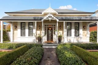 Luxurious 4BR 2 BTH light filled whole executive home - 6