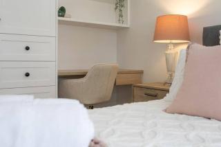 Luxurious 4BR 2 BTH light filled whole executive home - 1