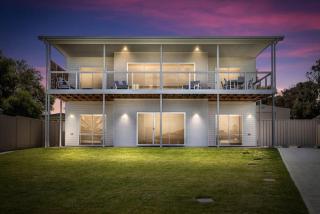 Cozy Beach House - Ocean Views - Middleton - 7