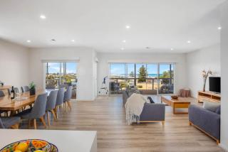 Cozy Beach House - Ocean Views - Middleton - 5