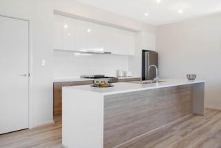 Cozy Beach House - Ocean Views - Middleton - 4