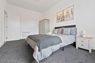 Modern 2 bedroom flat in Woolton Village - 6
