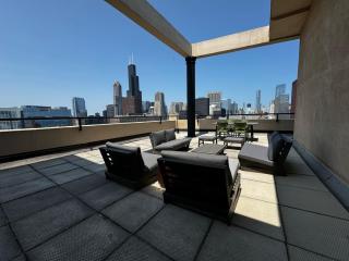Downtown Penthouse 3bd VIEWS Parking Gym #2 - 4