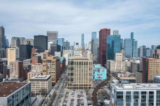 Downtown Penthouse 5bd VIEWS Parking, Gym, Pool - 2