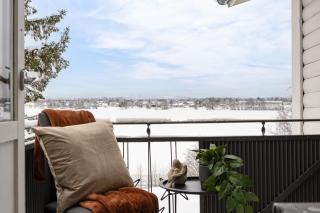 Guestly Homes - 1BR Top Floor Residence with Lake View - 5