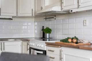 Guestly Homes - 1,5BR Top Floor Residence with Lake View - 1