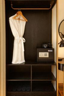 San Hotel & Pool - 6