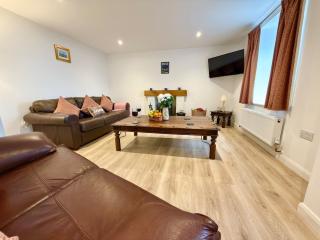 Rural Cottage, 3 beds, 3 bath,LOG BURNER, HOT TUB, with Cymru Holidays - 8