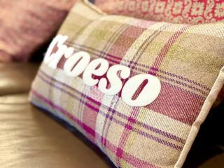 Rural Cottage, 3 beds, 3 bath,LOG BURNER, HOT TUB, with Cymru Holidays - 1