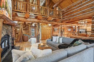 Great Lodge at Hillside- Iconic 6K Sqft Log Lodge - 1