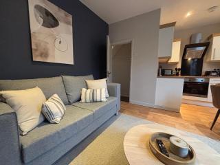 3 Double Bedroom House Next to Chester Canal - 4