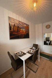 Modern City Apartment with 3 Beds & Smart TV - 6