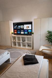 Modern City Apartment with 3 Beds & Smart TV - 2