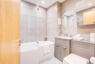 Hybrid Resi - London, Oyster Wharf near Clapham Junction station - 2