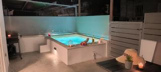 Cozy Apartment with Private Jacuzzi - Fiber Internet - Private Parking - 6