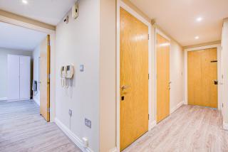 Hybrid Resi - London, Oyster Wharf near Clapham Junction station - 4