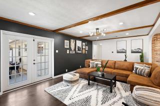 6BD Modern Rustic Retreat - Yard Pool & BBQ - 1