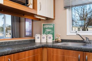 Family Friendly -Pet OK - Long Stay- Wi-Fi-Sleep 7 - 3