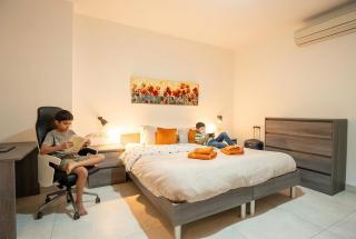 The Strand Waterfront Apartment with 3 Bedrooms, 4 Bathrooms, Private Garage - 7