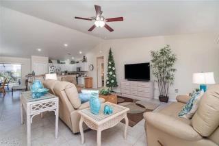 Cape Coral Private Pool Home Sleeps 10 King Bed Great Wifi Near SunSplash Fort Myers Beaches - 8