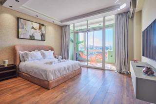 High-End Large 4BR With Free Parking - 5