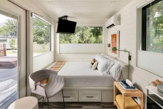 Hill Country Container, Pool, Hot Tub, Wine, Enjoy - 9