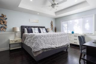 Poolside Primary Suite at Oasis Patio Pool House - 8