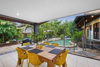 Trinity Beach Entertainer - Space and Privacy - 0