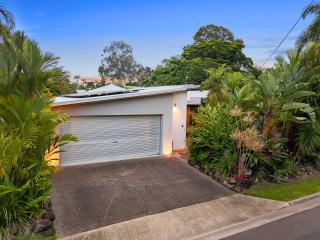 Trinity Beach Entertainer - Space and Privacy - 5