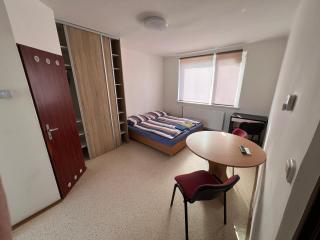 Dvorníky izba v spoločných priestoroch - 8