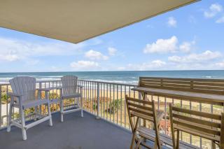 NEW listing! Direct Oceanfront 2-2 - Fully Updated - Heated Pool & Garage Parking - 2