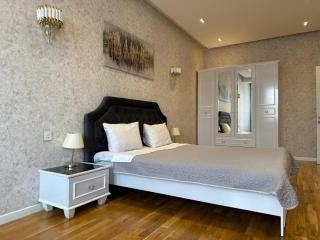 Luxury Sereniti - 65' Smart TV - Self Check-in - 4