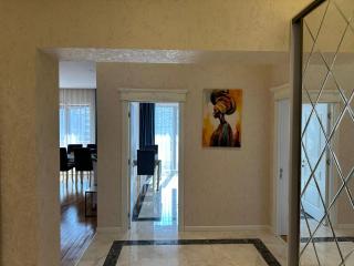 Luxury Sereniti - 65' Smart TV - Self Check-in - 3