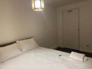 -spacious 4 bedroom house fully equipped near town - 4