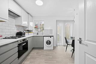 3 Bed Manchester Home Free Parking - 6