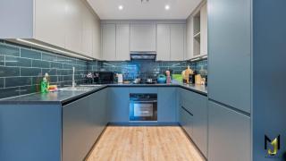 'Meridian Way' 1-Bed Premium Executive Apt F7 - 1