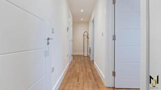 'Meridian Way' 2-Bed Premium Executive Apt F9 - 3