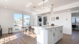 1620 Suite Private Bed & Bath - 2