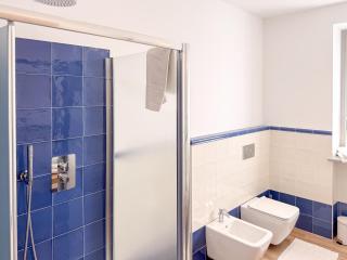 Intera casa con due appartamenti indipendenti e vasca idromassaggio a Barbaresco, Langhe - 2