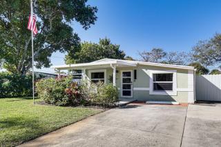 3 Mi to Las Olas Blvd Tropical Getaway with Patio! - 8