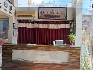 OYO Flagship 8281 Aj Palace - 9