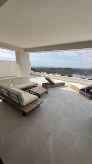 Cozy apartment with lake, sea and mountain views - 0